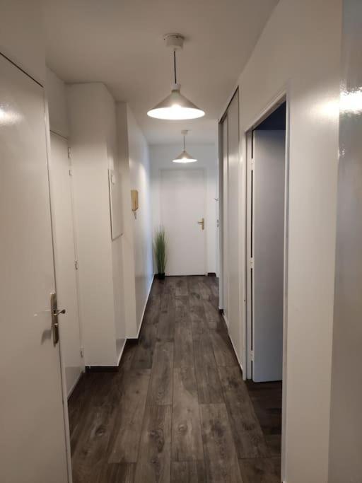 App 5 Pers, Parking, 3Mn Rer A, 40 Mn Du Centre De Paris, Cergy Le Haut Apartment Luaran gambar