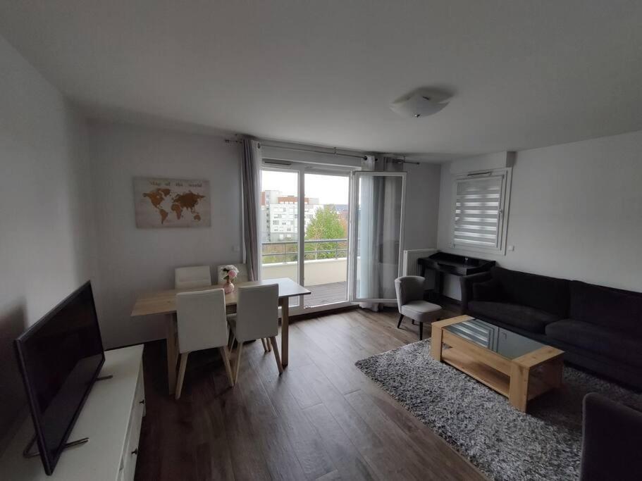 App 5 Pers, Parking, 3Mn Rer A, 40 Mn Du Centre De Paris, Cergy Le Haut Apartment Luaran gambar