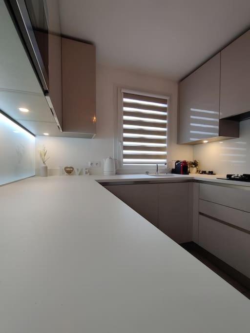 App 5 Pers, Parking, 3Mn Rer A, 40 Mn Du Centre De Paris, Cergy Le Haut Apartment Luaran gambar