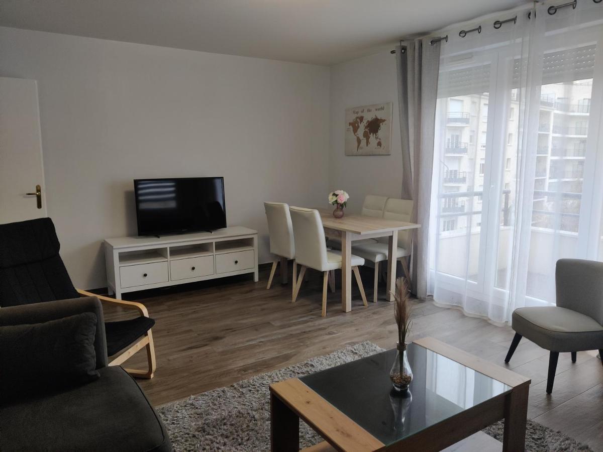App 5 Pers, Parking, 3Mn Rer A, 40 Mn Du Centre De Paris, Cergy Le Haut Apartment Luaran gambar
